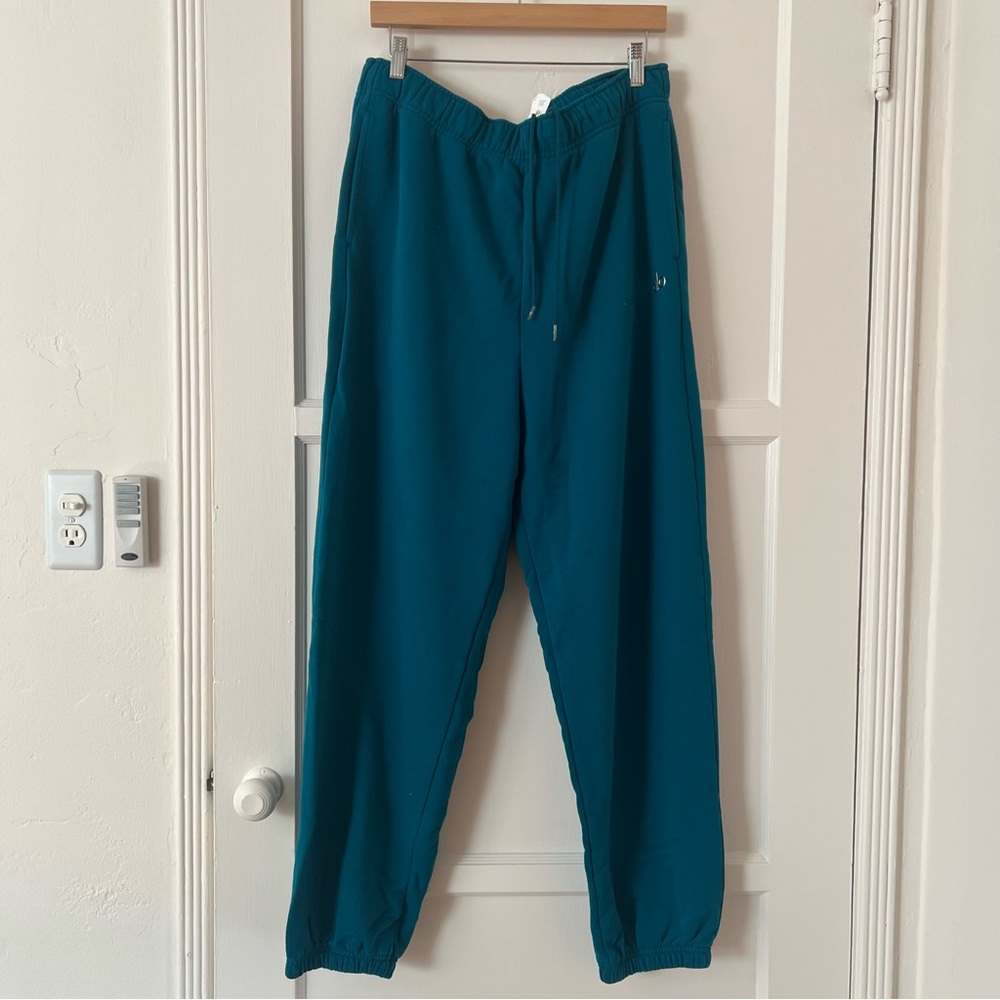 ALO Accolade Sweatpant - Picture 2 of 5